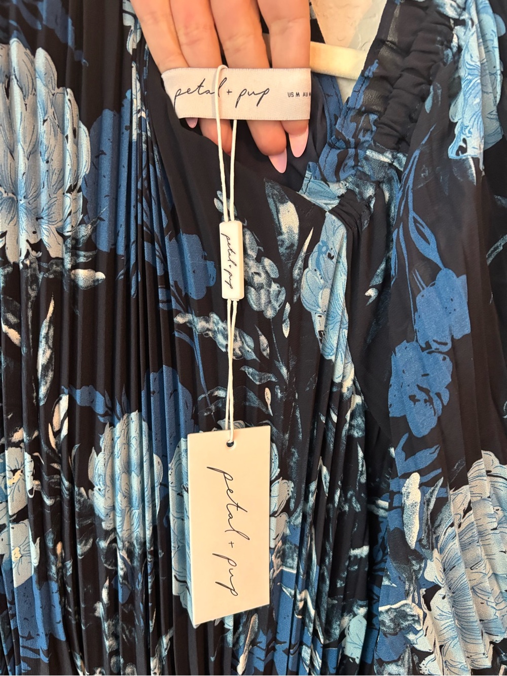 NEW Petal & Pup Hilary Pleated Blue Floral Long Sleeve Maxi Dress Size Medium - Picture 11 of 12